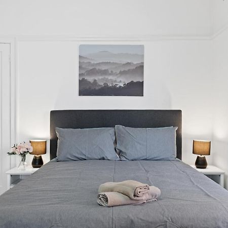Burwood City Newly Renovated 2 Bed 2 Bath Free Private Parking Big Apt 시드니 외부 사진