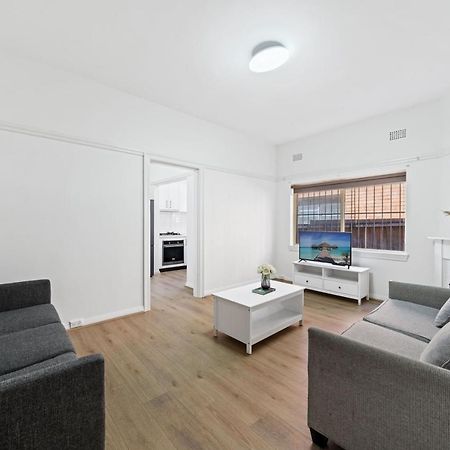 Burwood City Newly Renovated 2 Bed 2 Bath Free Private Parking Big Apt 시드니 외부 사진