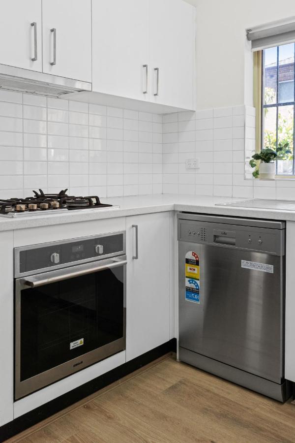 Burwood City Newly Renovated 2 Bed 2 Bath Free Private Parking Big Apt 시드니 외부 사진
